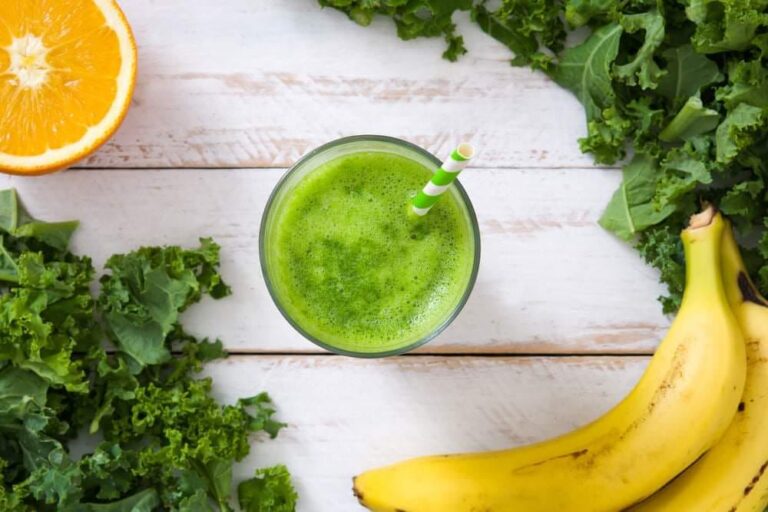 Orange & Kiwi Green Smoothie