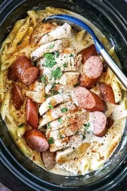 SLOW COOKER CAJUN CHICKEN ALFREDO