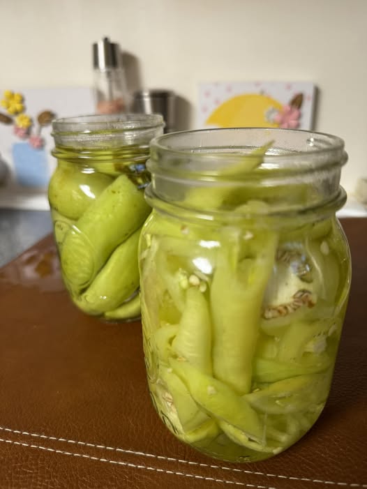 Easy Pickled Banana Peppers