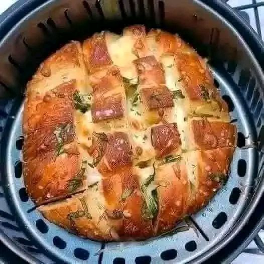 Air Fryer Pull-Apart Cheese Garlic Bread